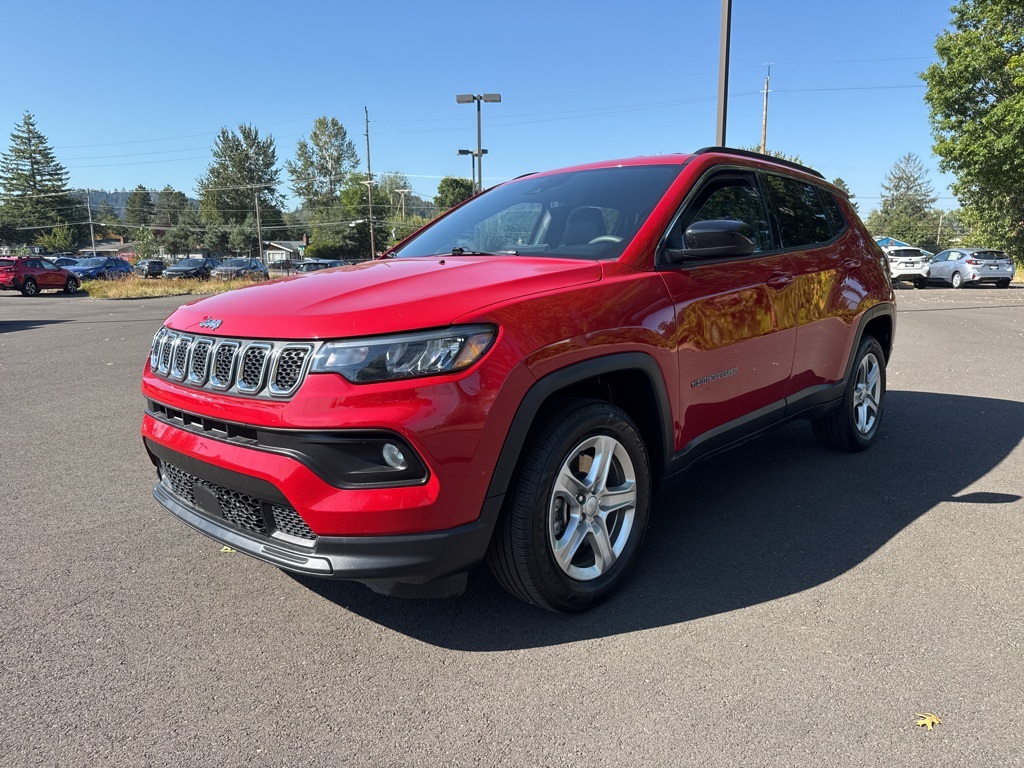 2024 Jeep Compass Latitude photo 2
