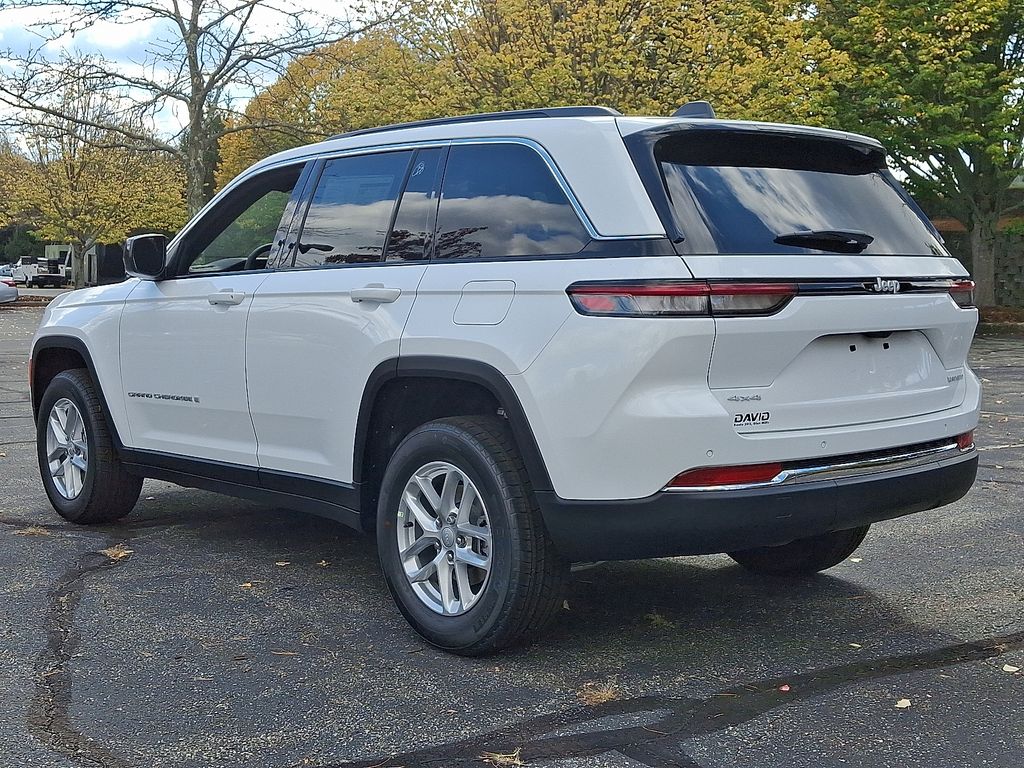 2025 Jeep Grand Cherokee Laredo X photo 3