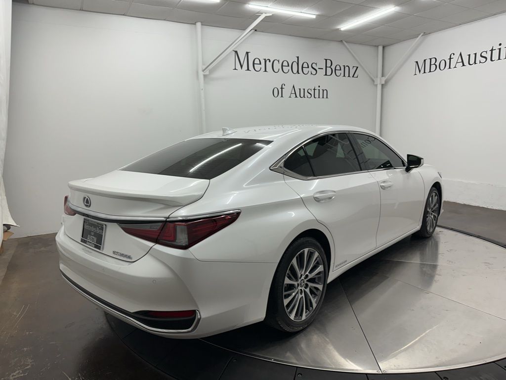 2021 Lexus ES 300h photo 7