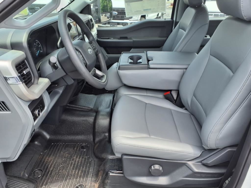 2025 Ford F-350 XL photo 4