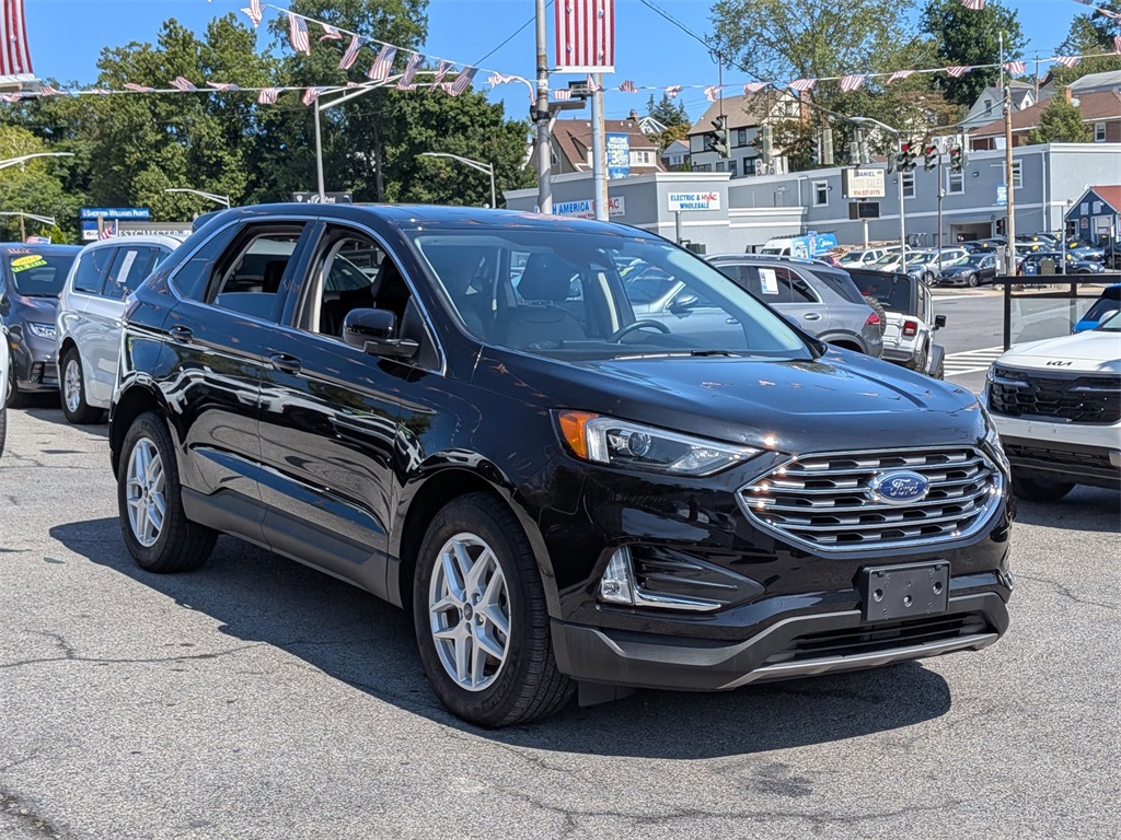2022 Ford Edge SEL photo 2
