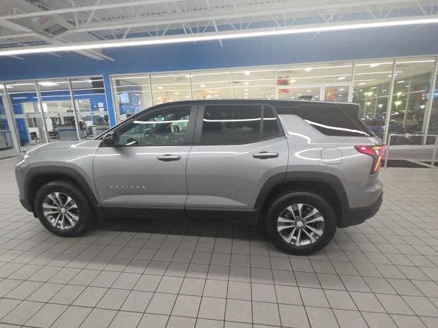 2025 Chevrolet Equinox LT photo 4