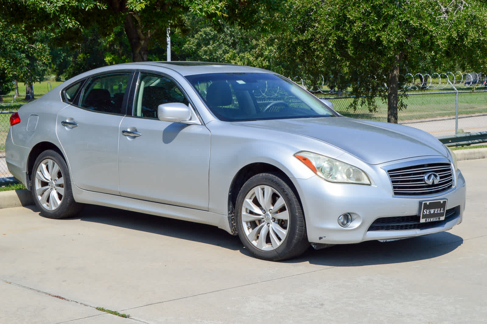 2011 Infiniti M37 photo 3