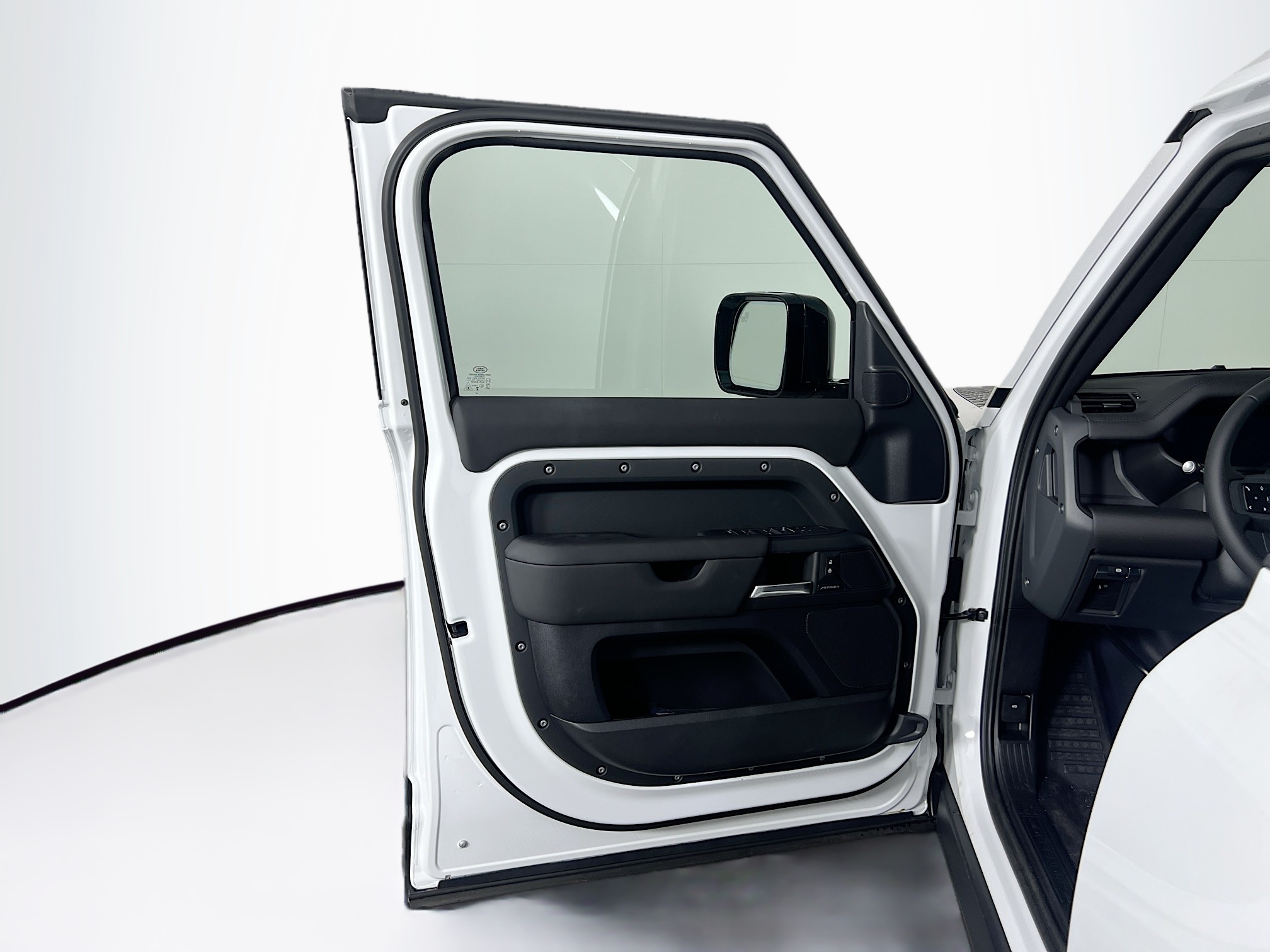 2025 Land Rover Defender 110 S photo 8