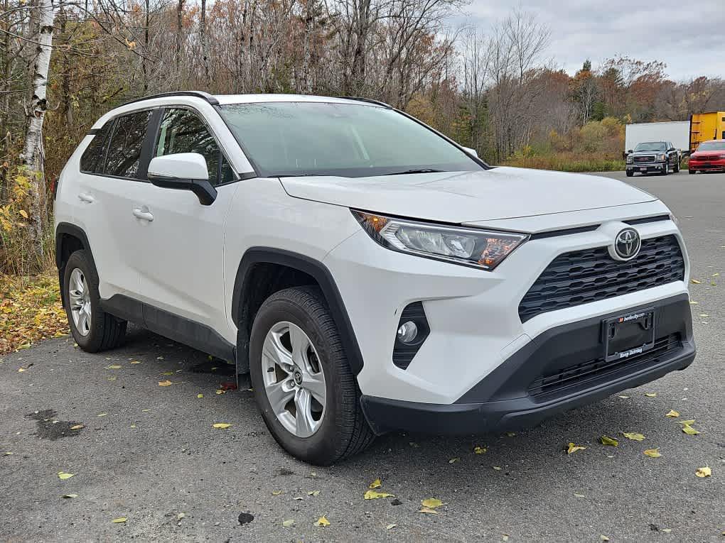 2020 Toyota RAV4 XLE photo 4