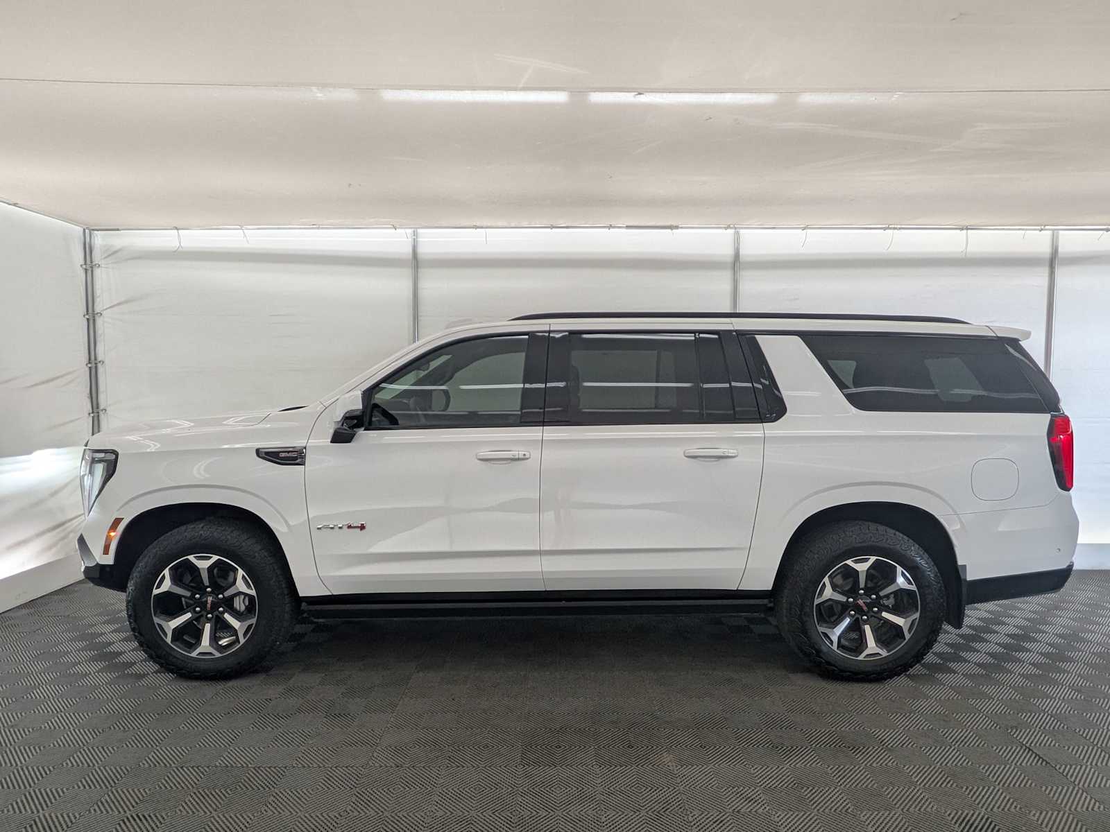 2025 Gmc Yukon XL AT4 photo 3