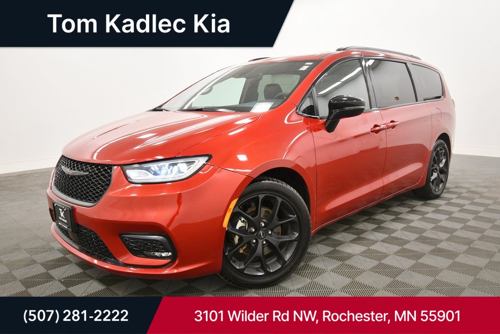 2025 Chrysler Pacifica Limited's photo