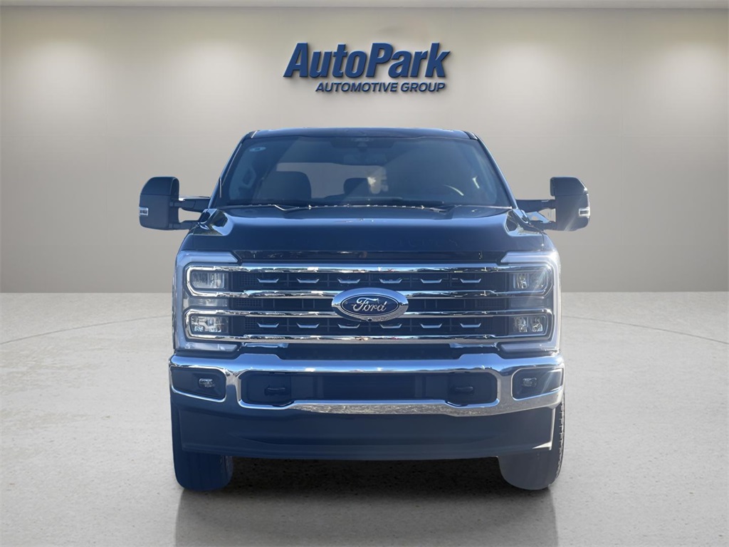 2026 Ford F-350 Lariat photo 3