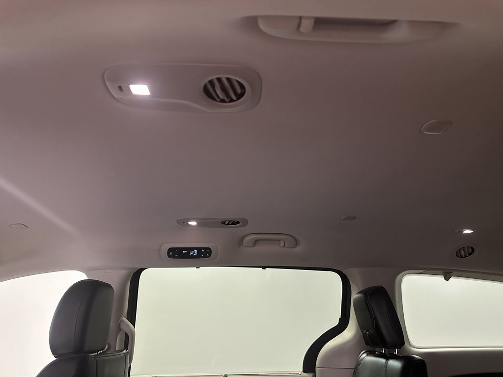 2023 Chrysler Pacifica Touring L photo 12