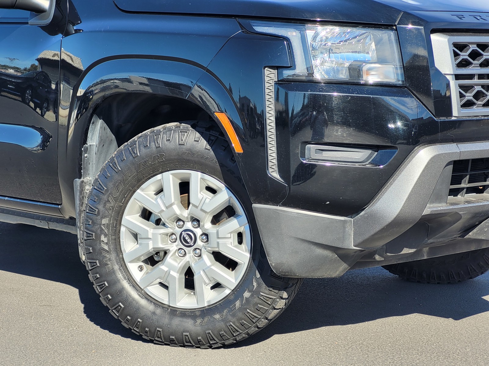 2022 Nissan Frontier SV photo 3