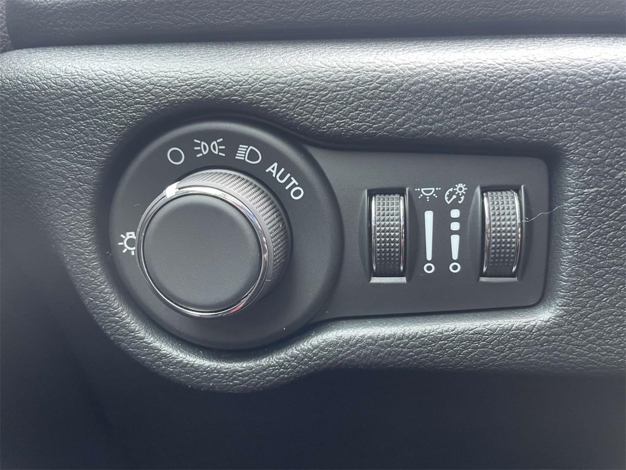 2025 Chrysler Voyager LX photo 9