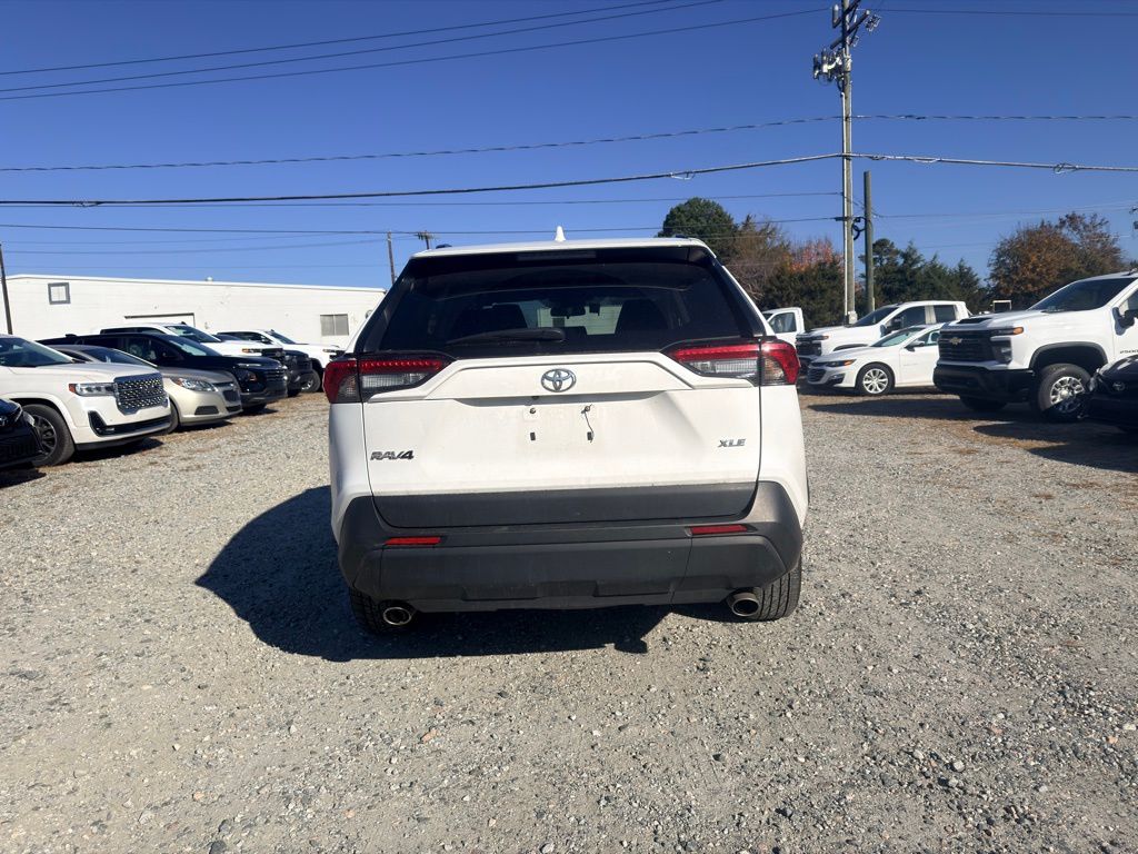 2023 Toyota RAV4 XLE photo 4