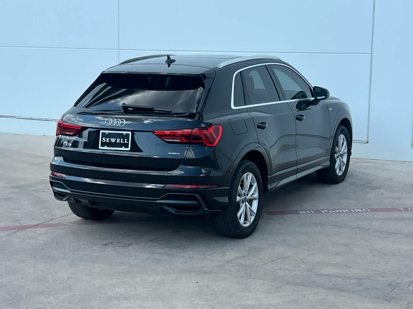 2022 Audi Q3 S line Premium photo 4