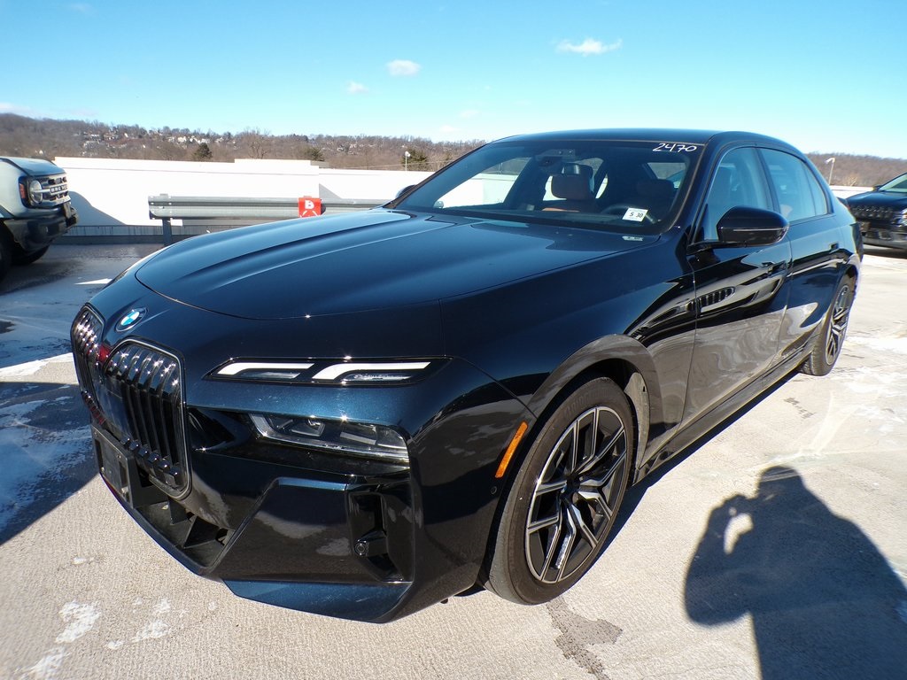 2025 BMW 7 Series 740i's photo