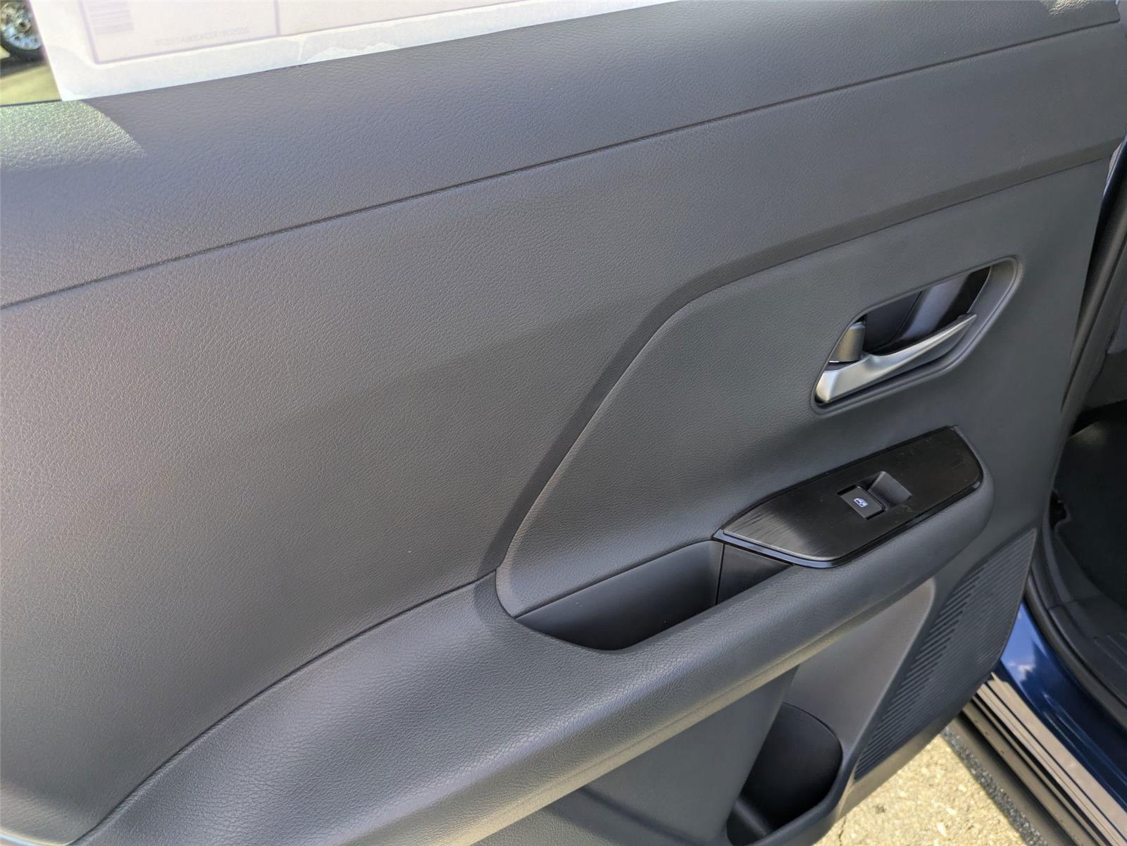 2026 Nissan Kicks SV photo 23