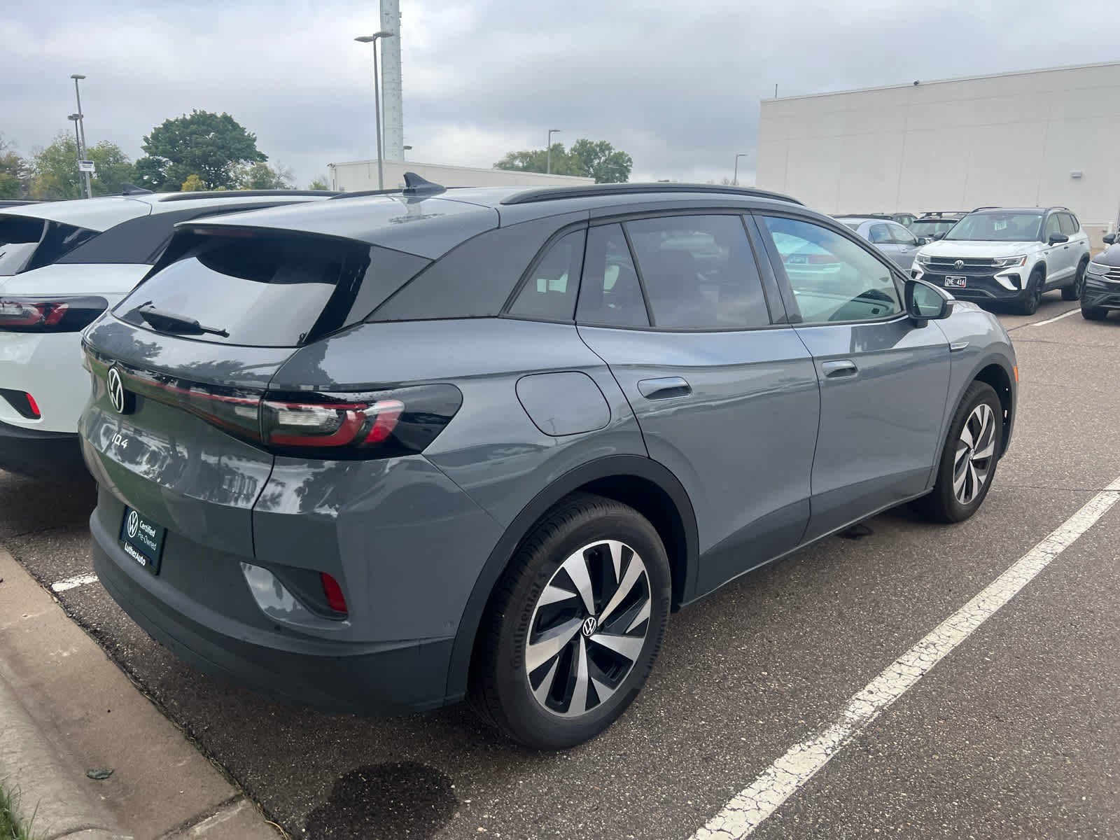 2023 Volkswagen ID.4 Pro photo 3