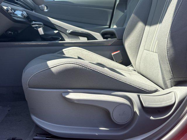 2025 Hyundai Elantra SEL Sport photo 9