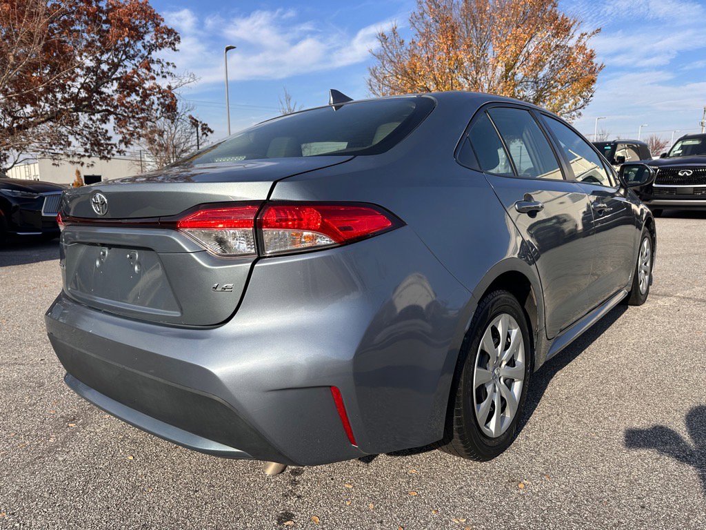 2022 Toyota Corolla LE photo 2