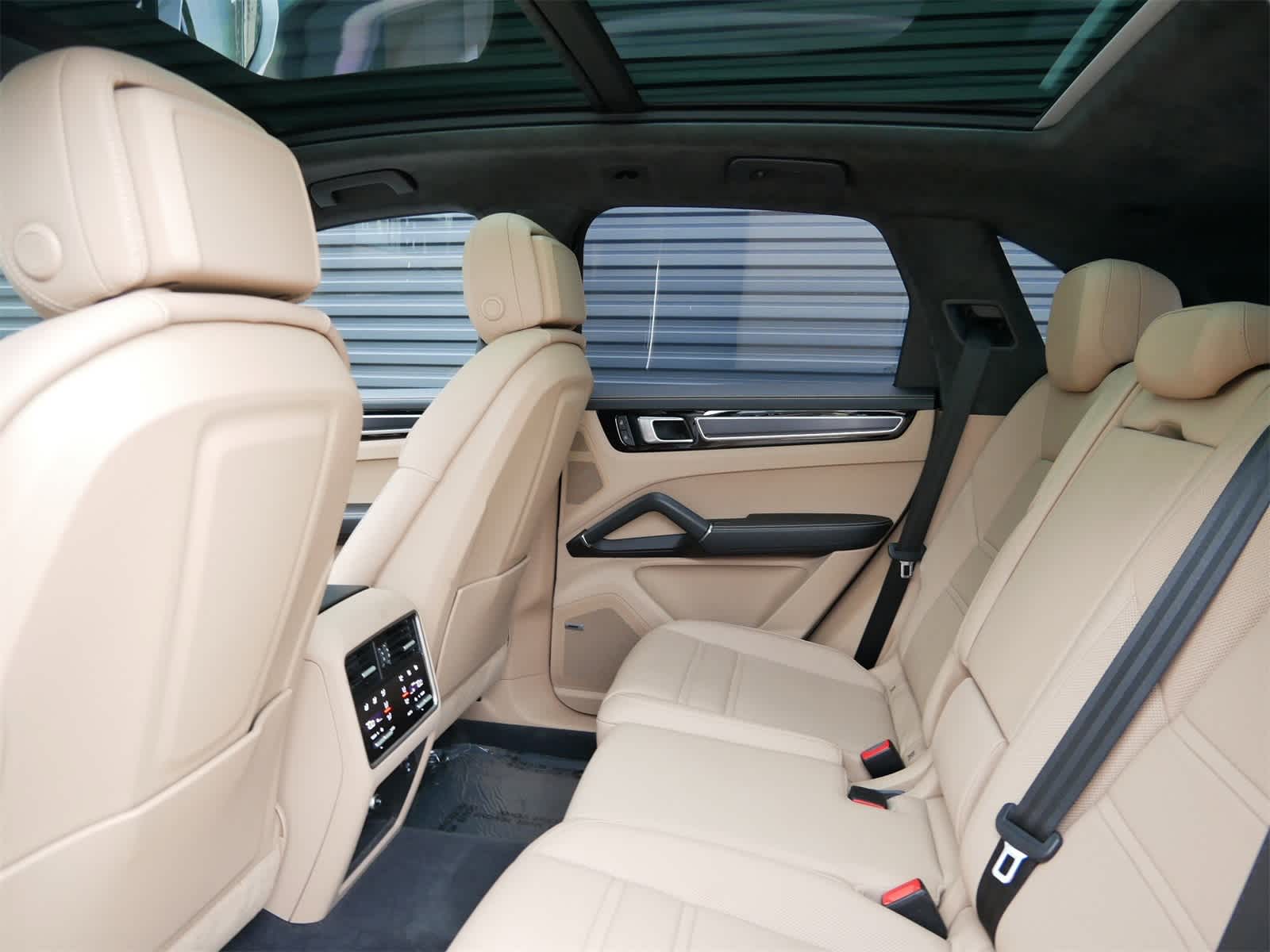 2022 Porsche Cayenne GTS photo 6