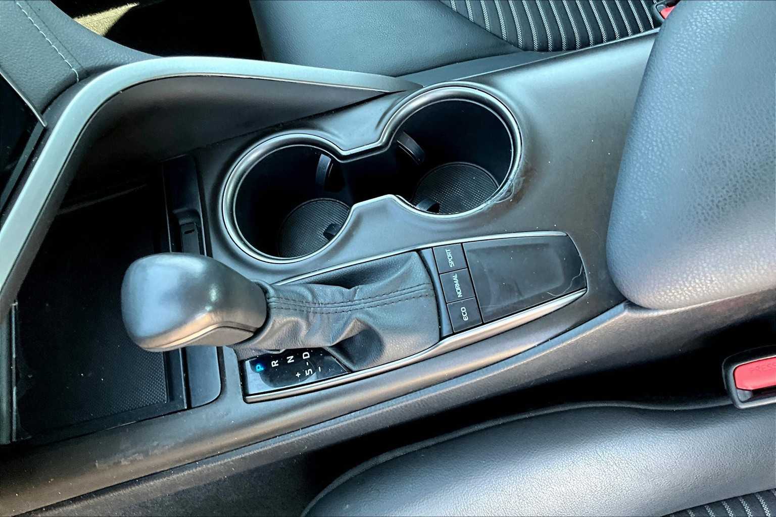 2023 Toyota Camry SE photo 13