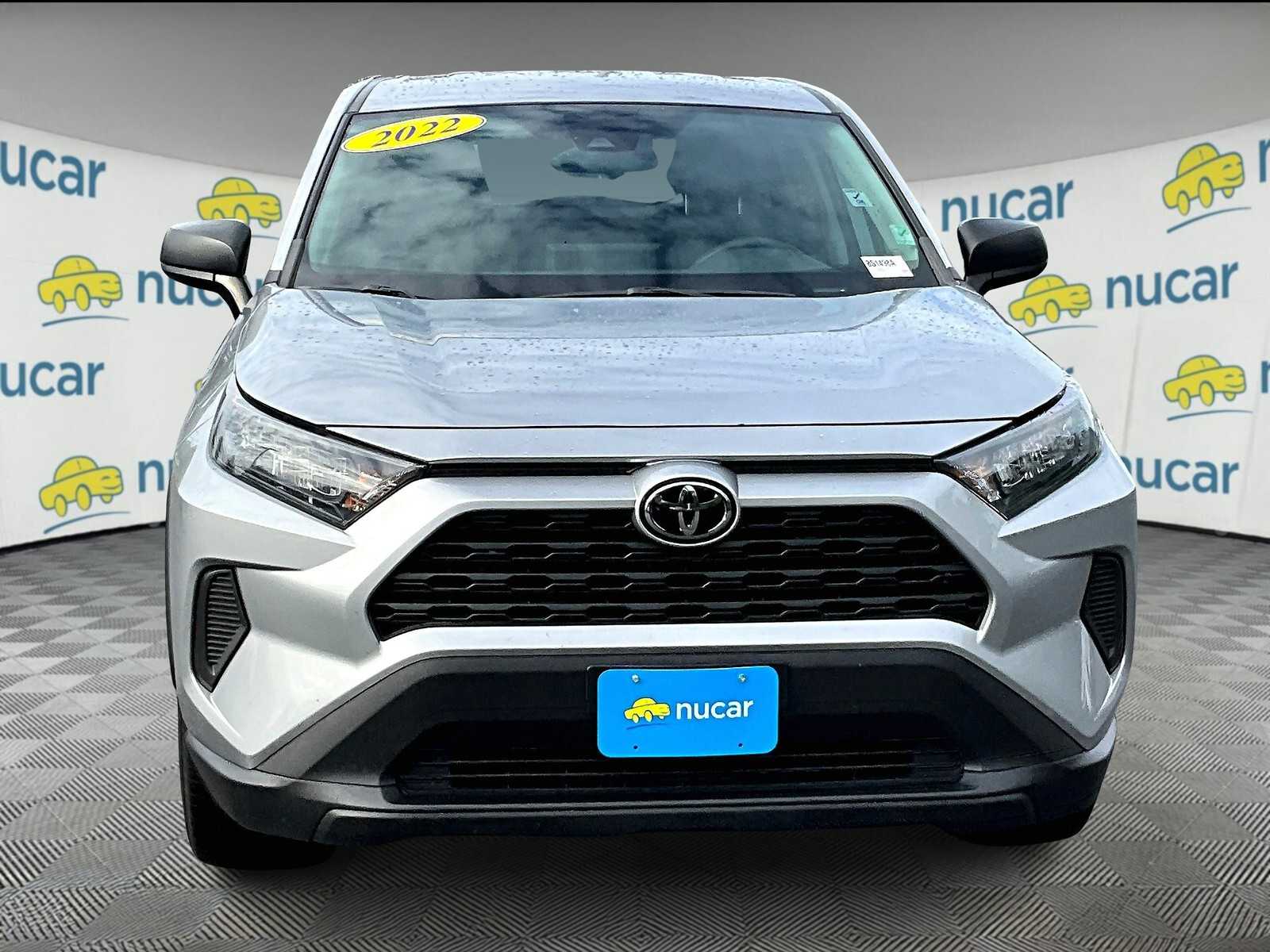 2022 Toyota RAV4 LE photo 2