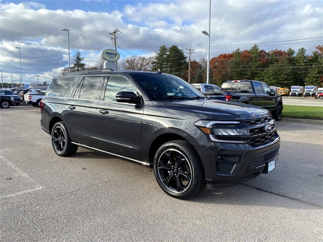 2022 Ford Expedition Limited's photo