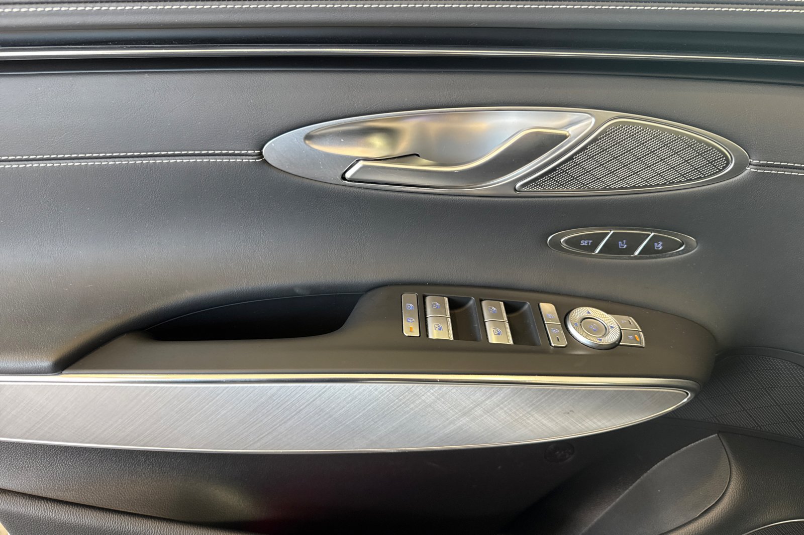 2025 Genesis Electrified GV70 Advanced photo 10