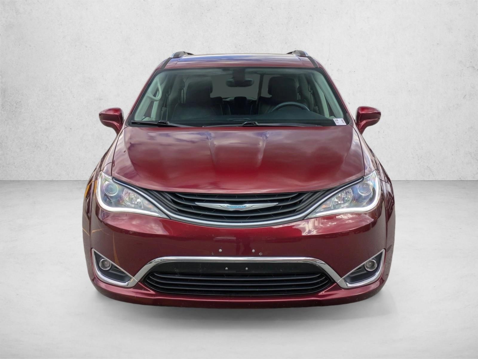 2018 Chrysler Pacifica Hybrid Touring L photo 2