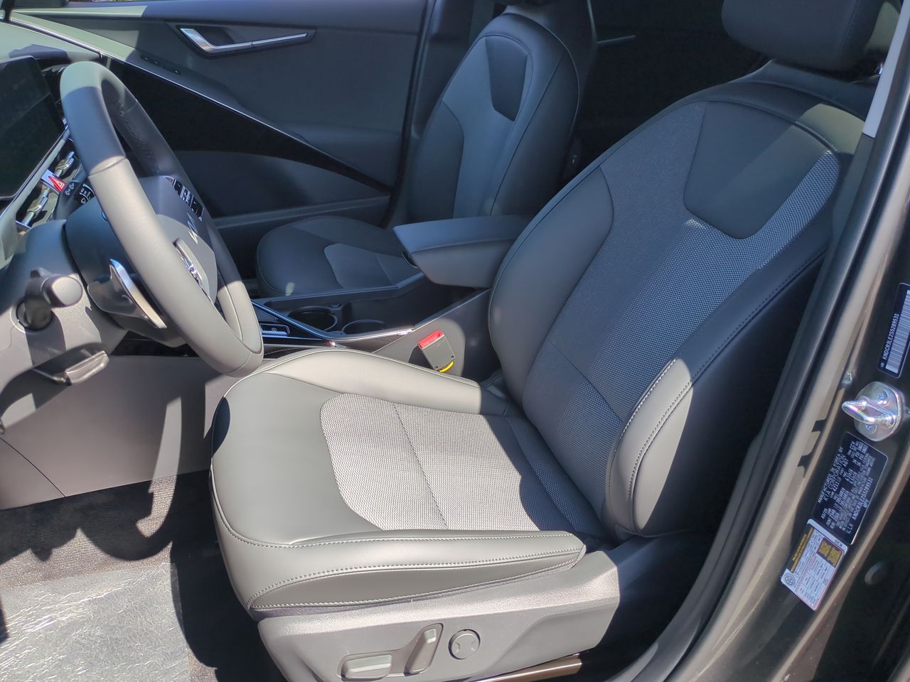 2025 Kia Niro EX photo 17