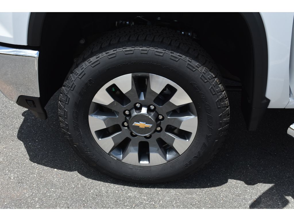 2025 Chevrolet Silverado 2500HD LT photo 6