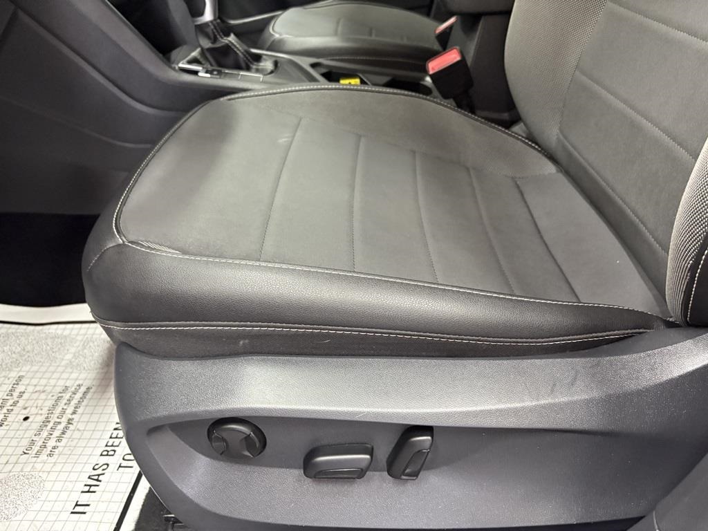 2024 Volkswagen Taos SE photo 9