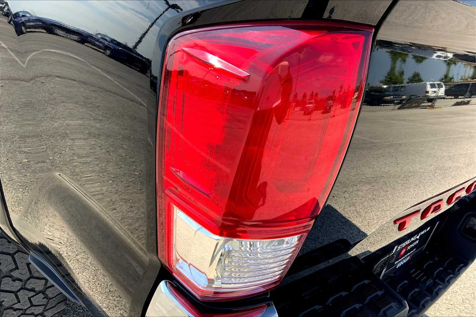 2017 Toyota Tacoma SR5 photo 27