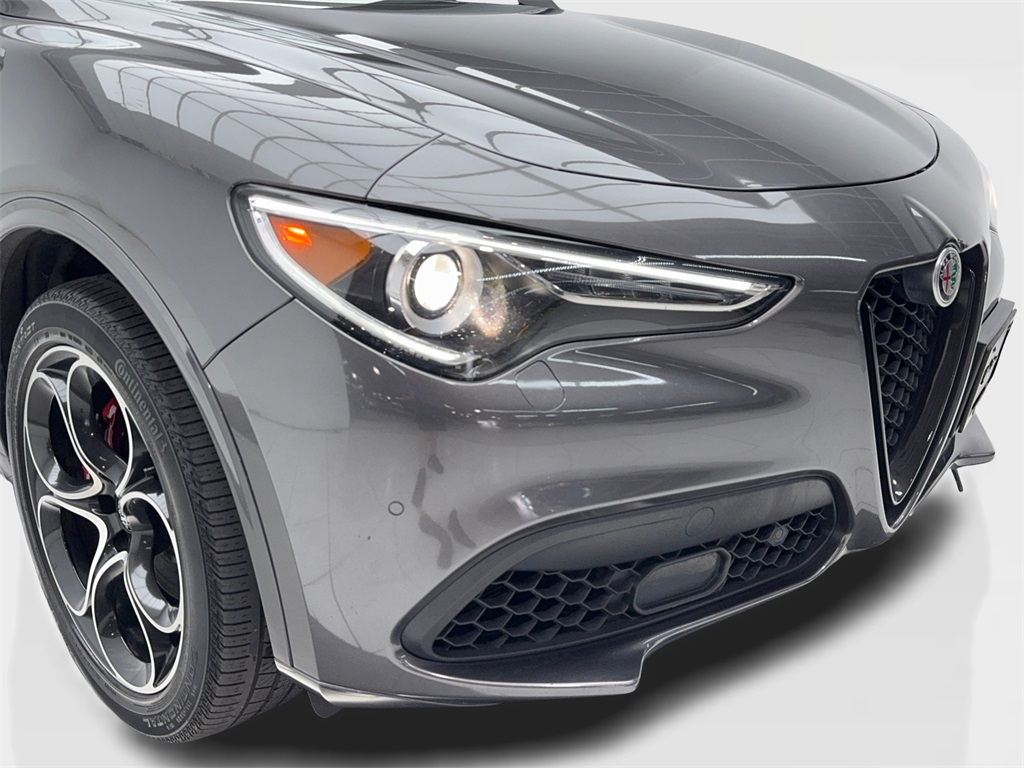 2022 Alfa Romeo Stelvio Ti Sport photo 2