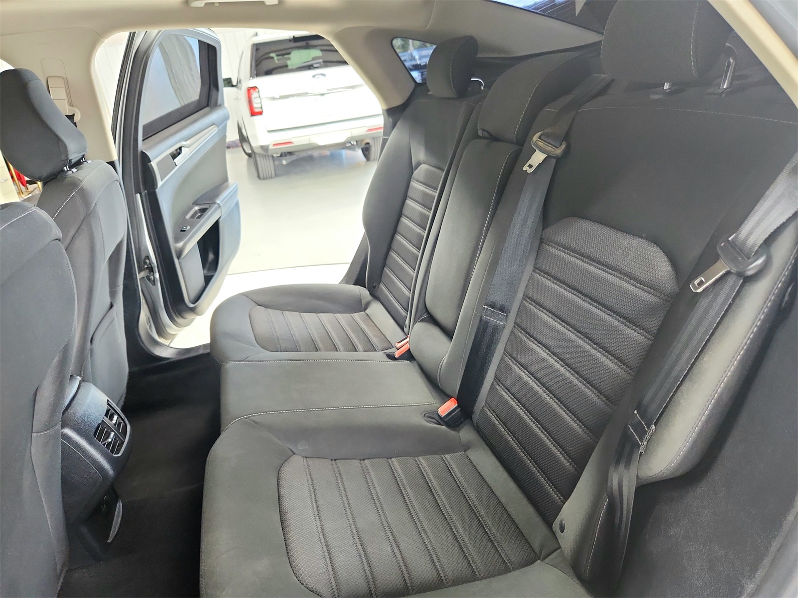 2020 Ford Fusion SE photo 30