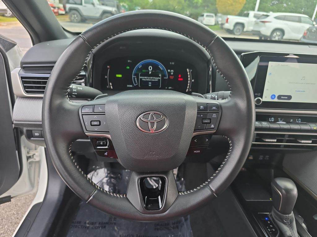 2025 Toyota Camry SE photo 17