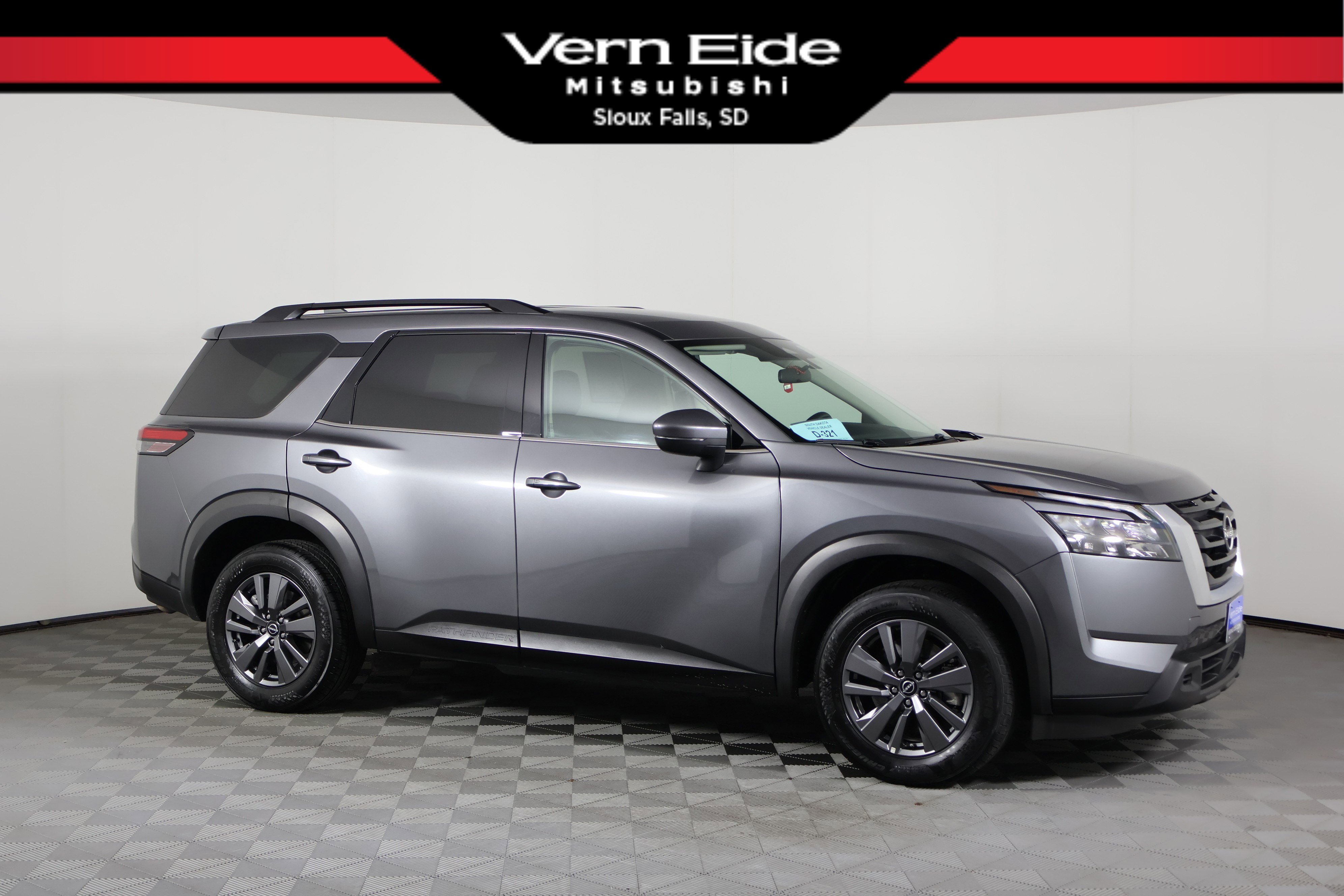 2025 Nissan Pathfinder SV's photo