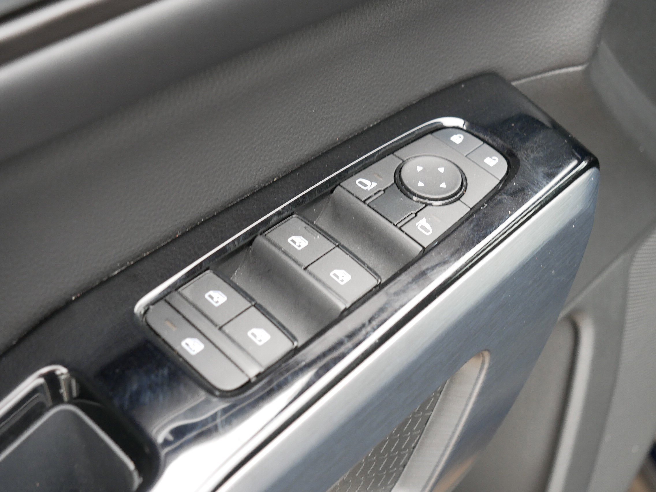 2024 Nissan Pathfinder SL photo 19