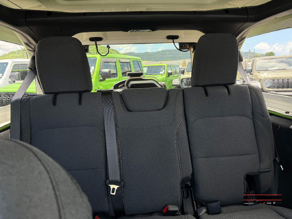 2025 Jeep Wrangler photo 3