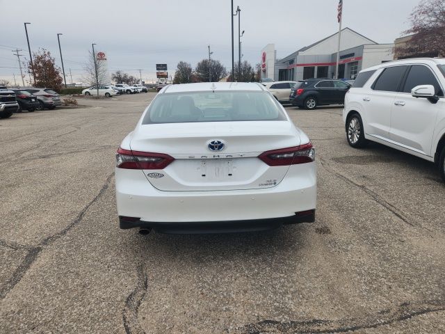 2022 Toyota Camry Hybrid XLE photo 2