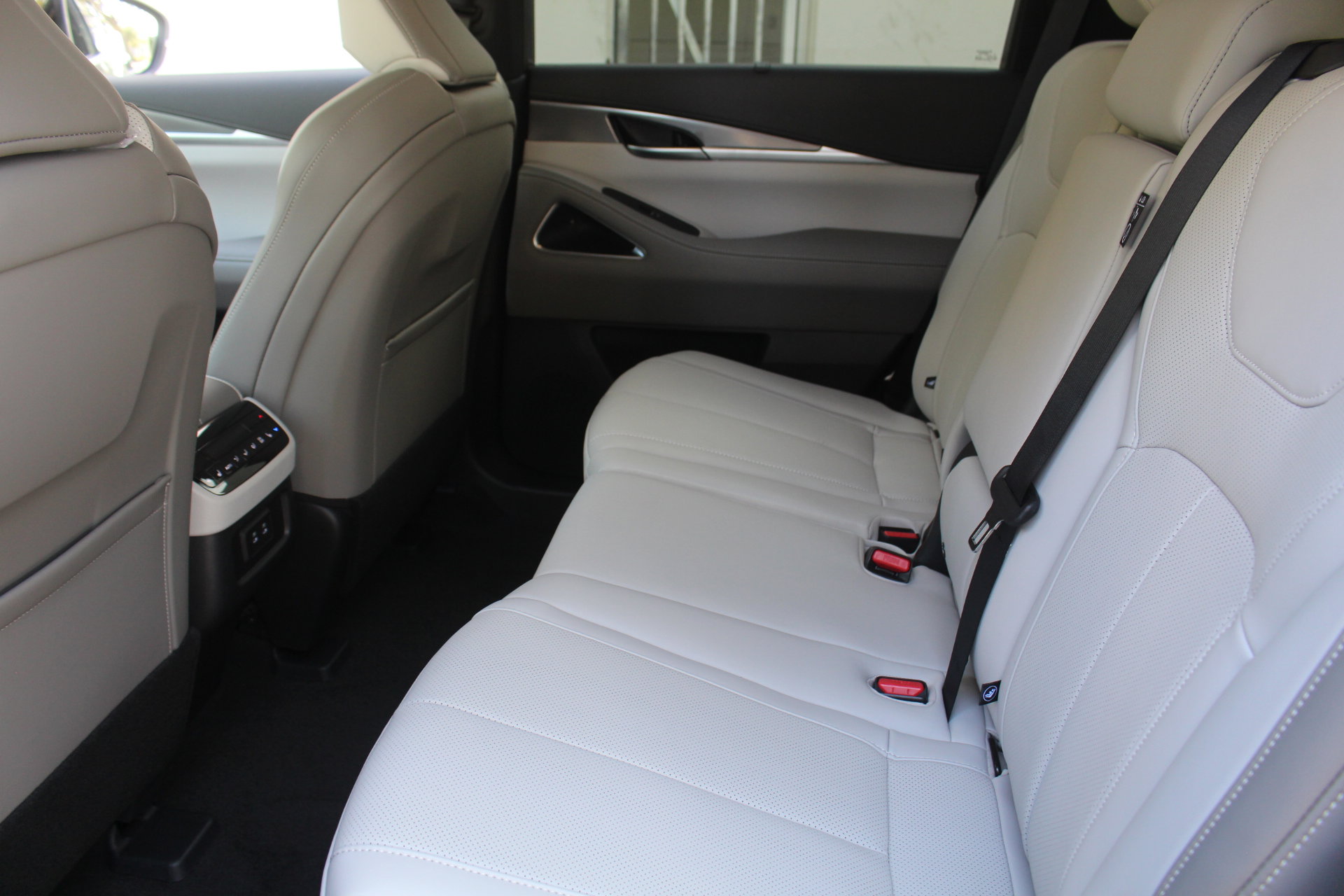 2026 Infiniti QX60 Luxe photo 14