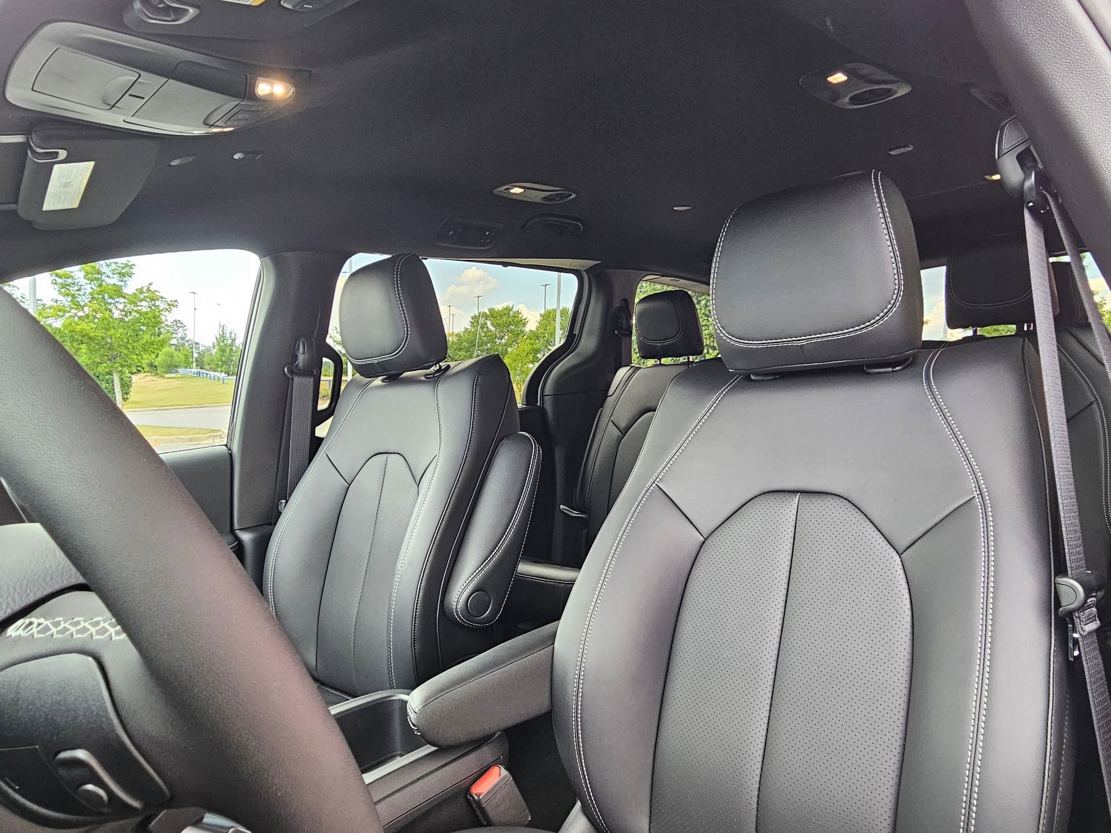 2025 Chrysler Pacifica photo 19