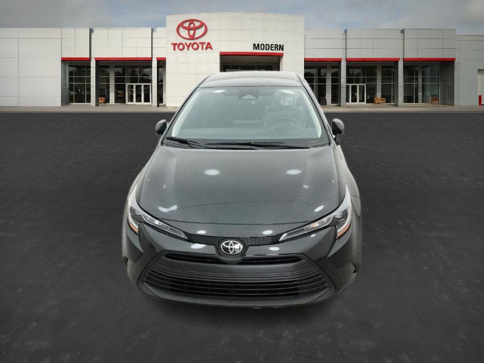 2026 Toyota Corolla LE photo 2