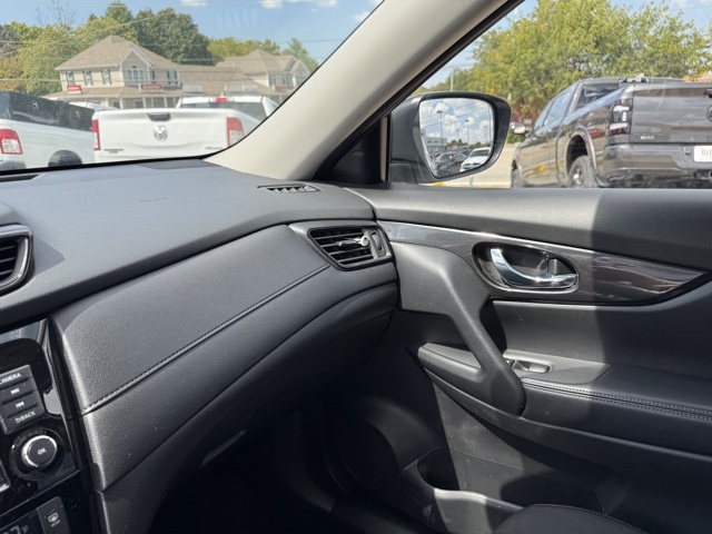2020 Nissan Rogue SV photo 18