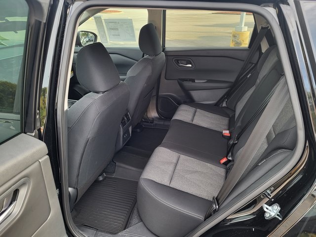 2025 Nissan Rogue SV photo 14