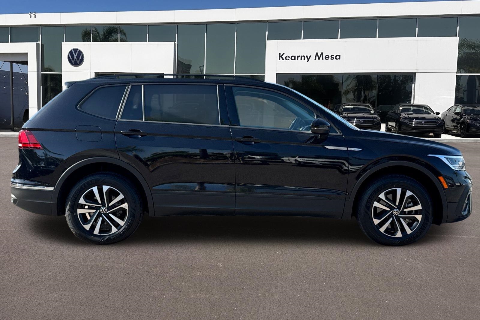 2022 Volkswagen Tiguan S photo 3