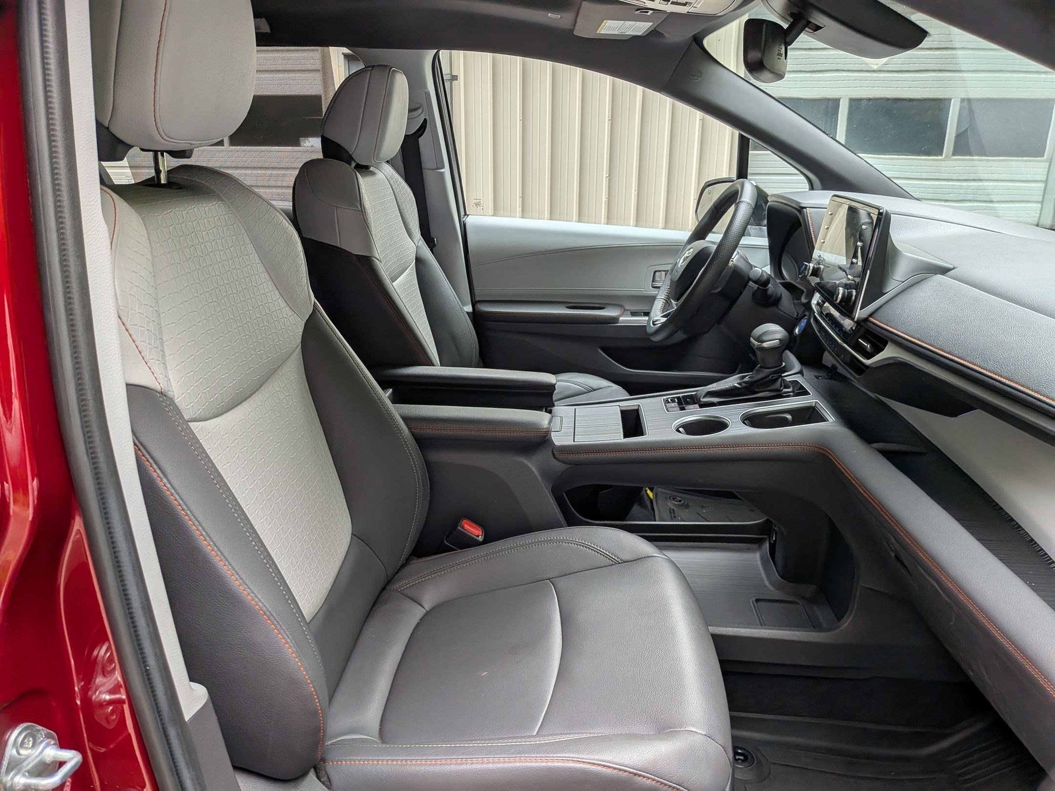 2022 Toyota Sienna XSE photo 37