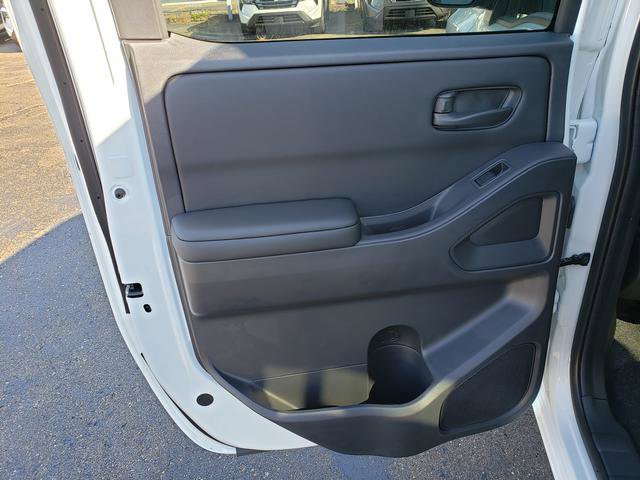 2025 Nissan Frontier Crew Cab S photo 13