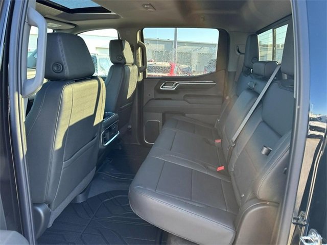 2025 Chevrolet Silverado 1500 LTZ photo 4