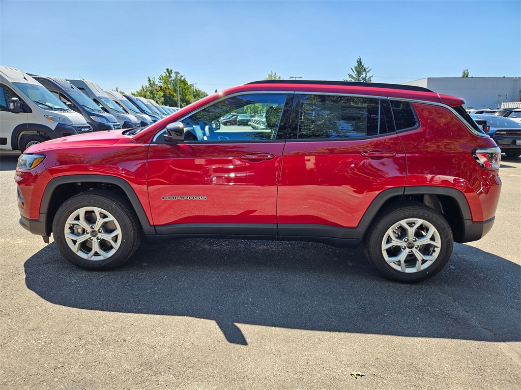 2025 Jeep Compass Latitude photo 3