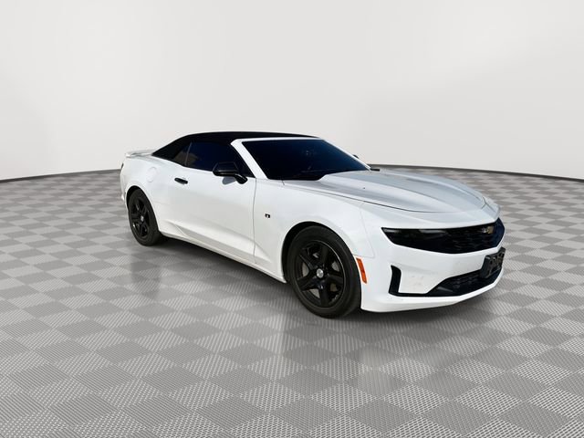 2023 Chevrolet Camaro 1LT photo 2